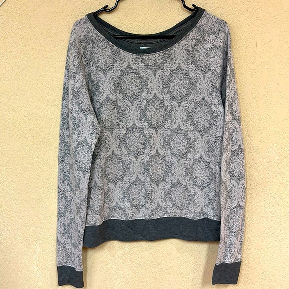 Kimchi Blue Womens Lace damask Crewneck Sweater size Large - Picture 1 of 6